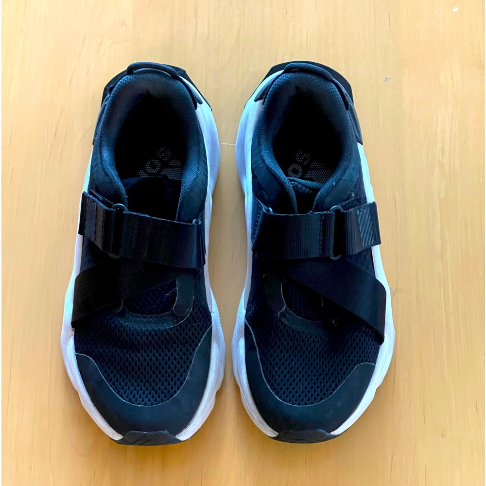 SOREL ATHLETIC SHOES